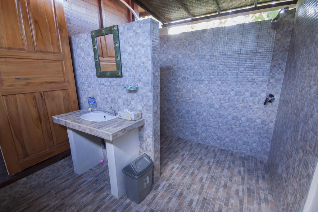 Amora Hut'S Nusa Lembongan  Room photo